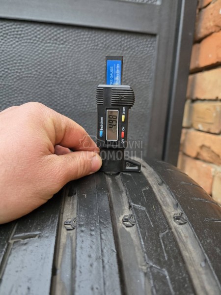 Continental 235/35 R19 Letnja