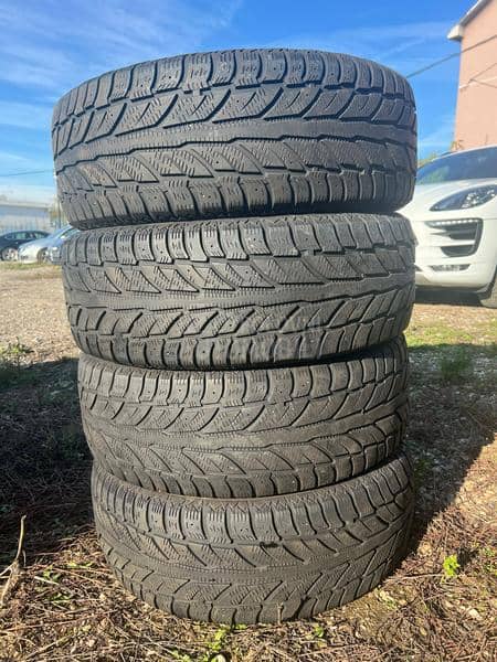 Cooper 215/65 R16 Zimska