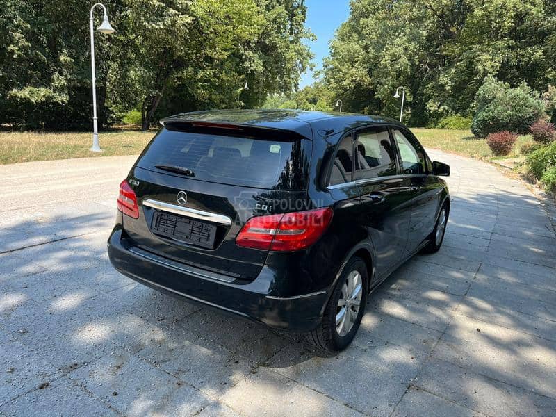 Mercedes Benz B 180 