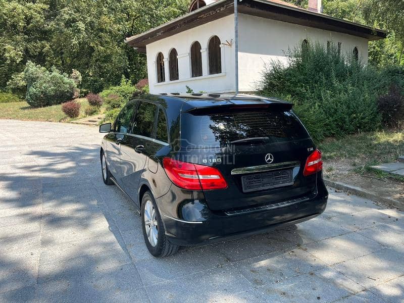 Mercedes Benz B 180 