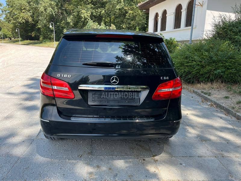 Mercedes Benz B 180 