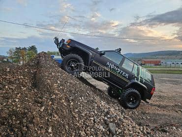 Jeep Grand Cherokee off road