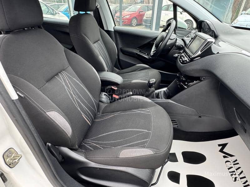 Peugeot 208 1.2b
