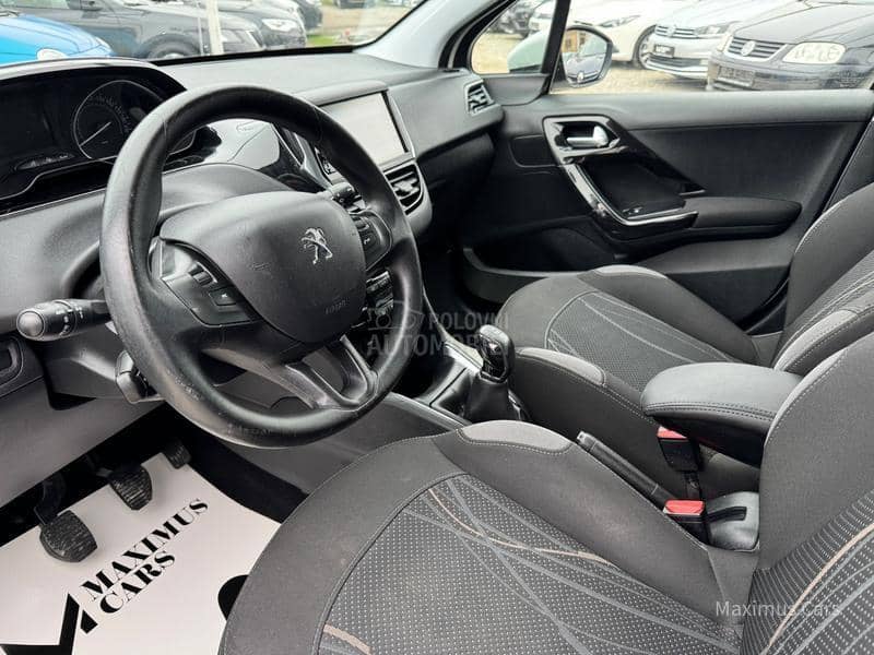Peugeot 208 1.2b