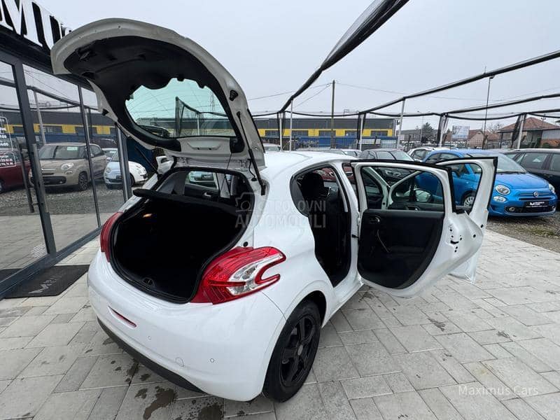 Peugeot 208 1.2b