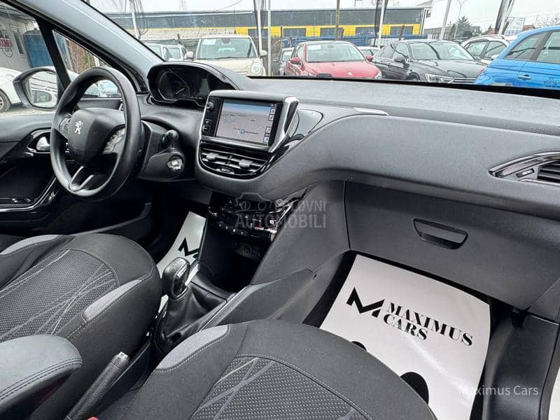 Peugeot 208 1.2b