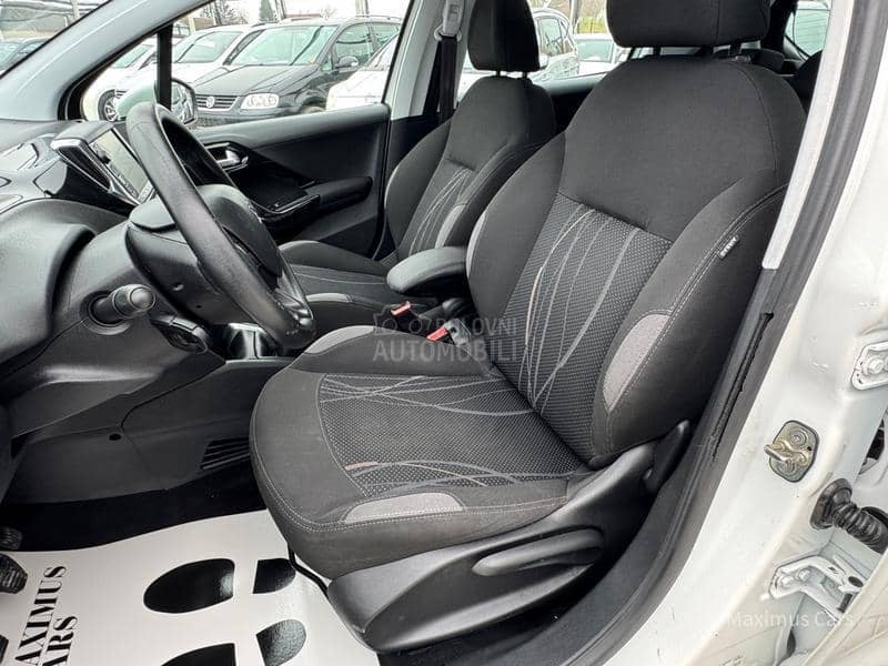 Peugeot 208 1.2b