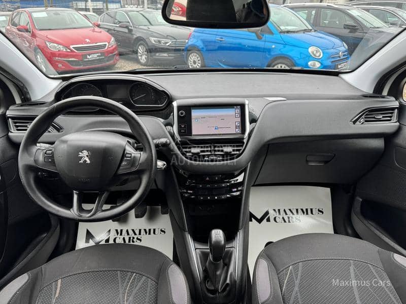 Peugeot 208 1.2b