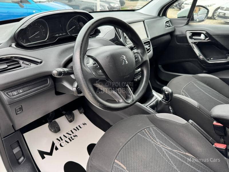 Peugeot 208 1.2b
