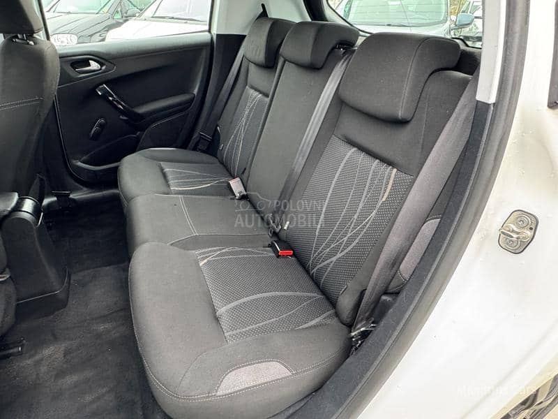 Peugeot 208 1.2b