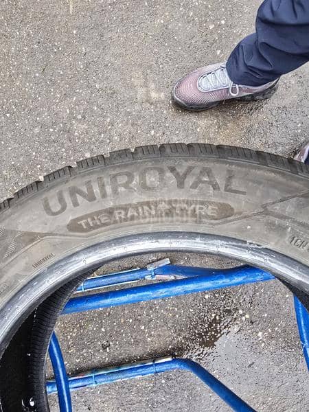 Uniroyal 215/55 R17 Zimska