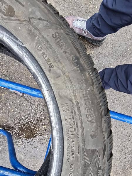 Uniroyal 215/55 R17 Zimska