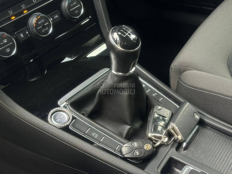 Volkswagen Golf 7 1.6 TDI/HIGHLINE/LED