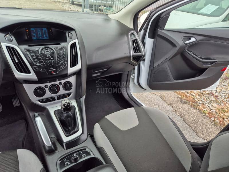 Ford Focus 1.6 b