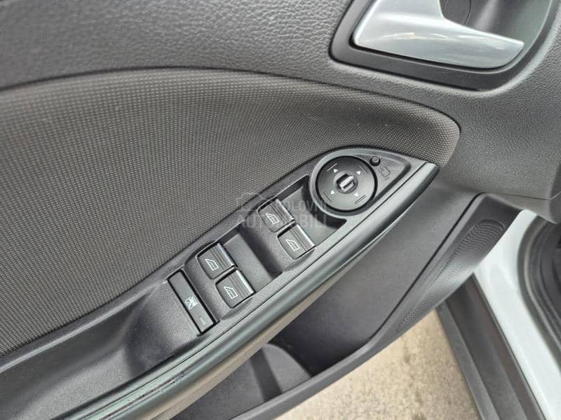 Ford Focus 1.6 b