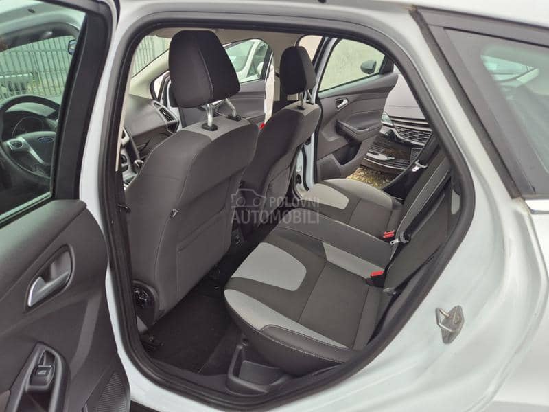 Ford Focus 1.6 b
