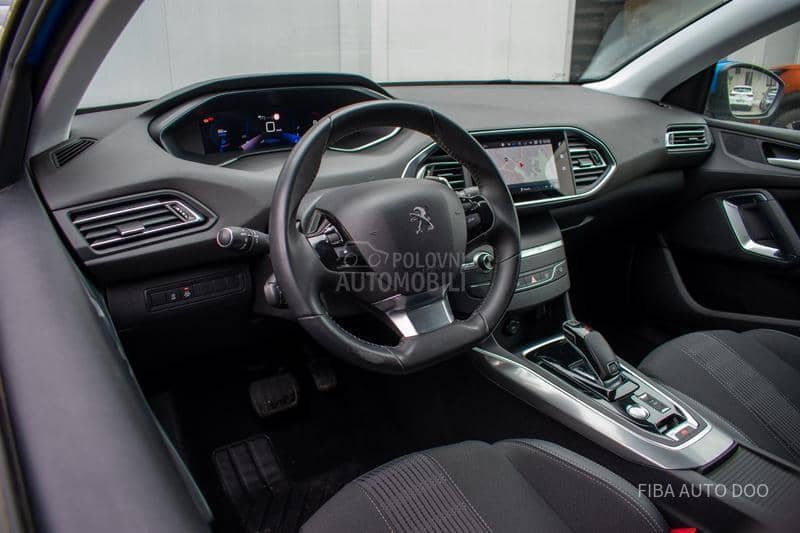 Peugeot 308 1.2EAT ALLURE/VIRT