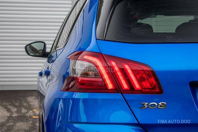 Peugeot 308 1.2EAT ALLURE/VIRT