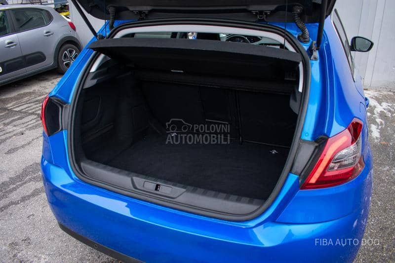 Peugeot 308 1.2EAT ALLURE/VIRT