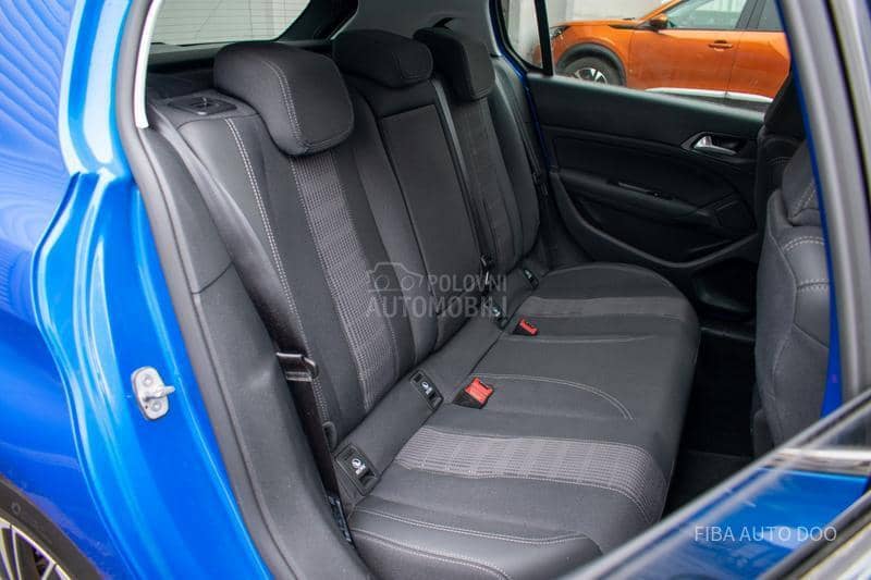 Peugeot 308 1.2EAT ALLURE/VIRT