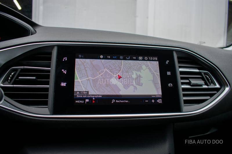 Peugeot 308 1.2EAT ALLURE/VIRT