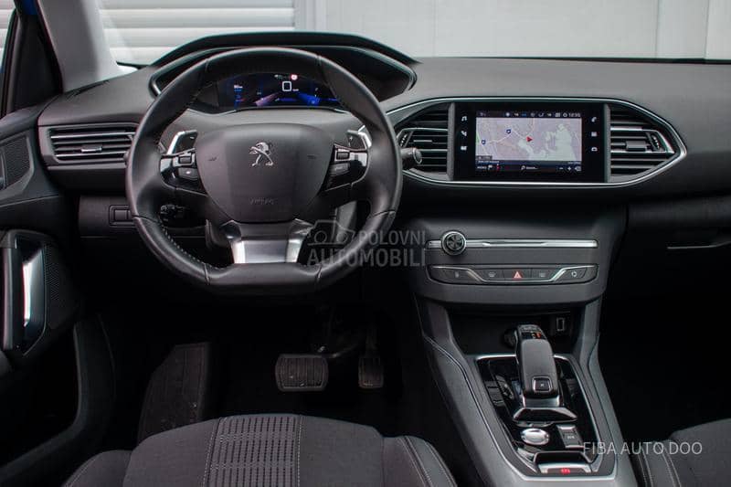Peugeot 308 1.2EAT ALLURE/VIRT