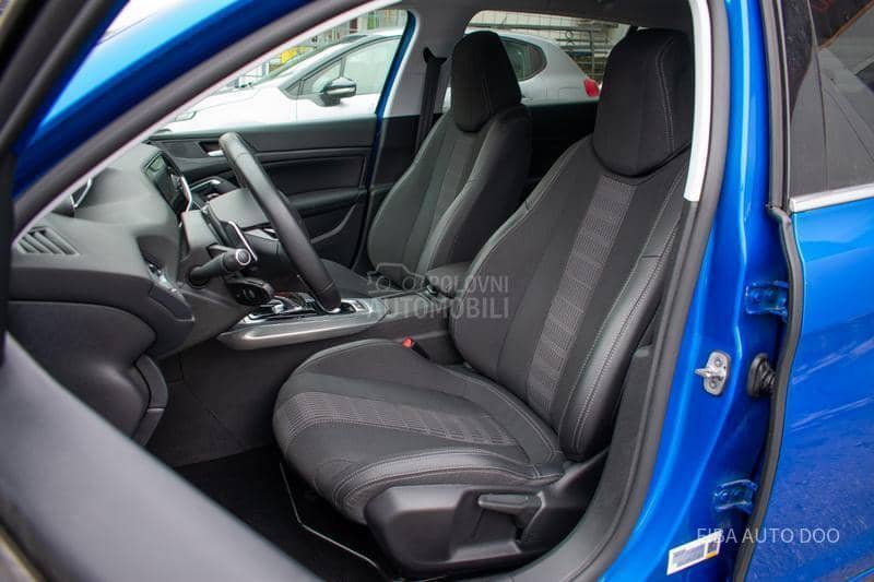 Peugeot 308 1.2EAT ALLURE/VIRT