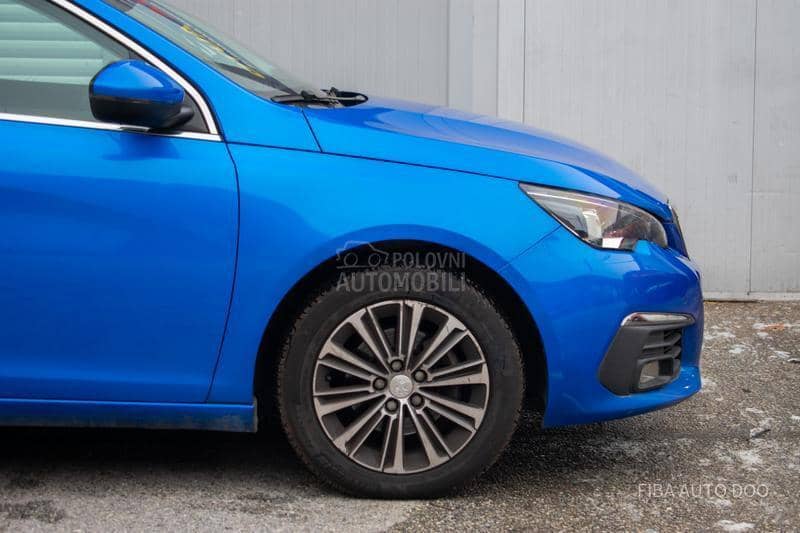 Peugeot 308 1.2EAT ALLURE/VIRT