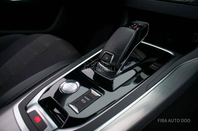 Peugeot 308 1.2EAT ALLURE/VIRT