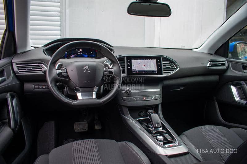 Peugeot 308 1.2EAT ALLURE/VIRT