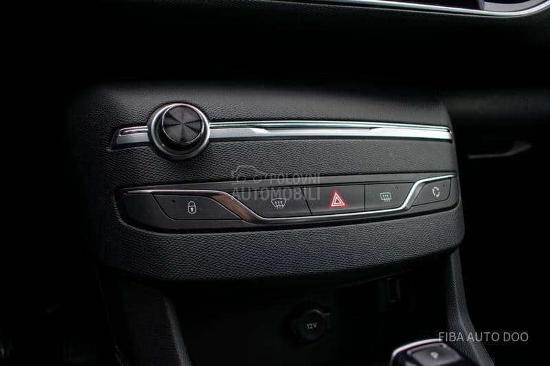 Peugeot 308 1.2EAT ALLURE/VIRT