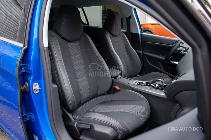 Peugeot 308 1.2EAT ALLURE/VIRT