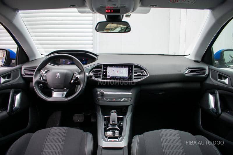 Peugeot 308 1.2EAT ALLURE/VIRT
