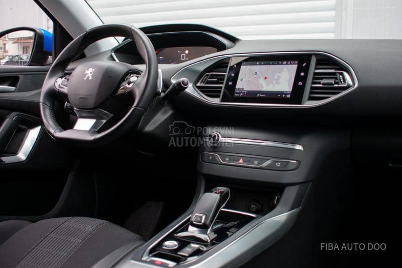 Peugeot 308 1.2EAT ALLURE/VIRT