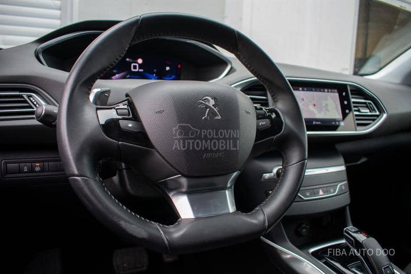 Peugeot 308 1.2EAT ALLURE/VIRT