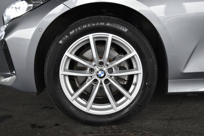 BMW 320 i xDrive AT