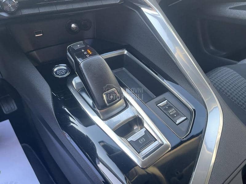 Peugeot 3008 1.2 B Autom