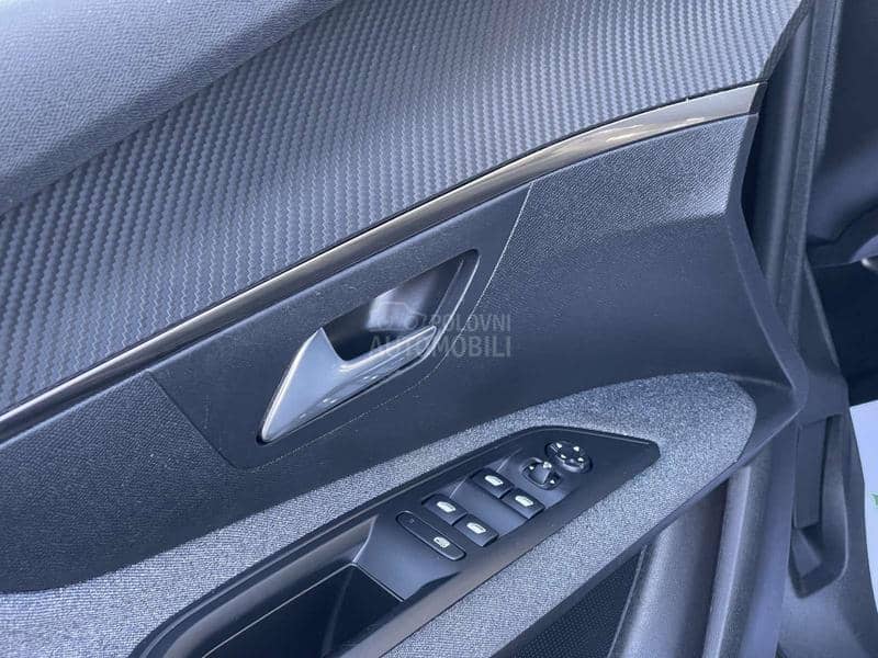 Peugeot 3008 1.2 B Autom