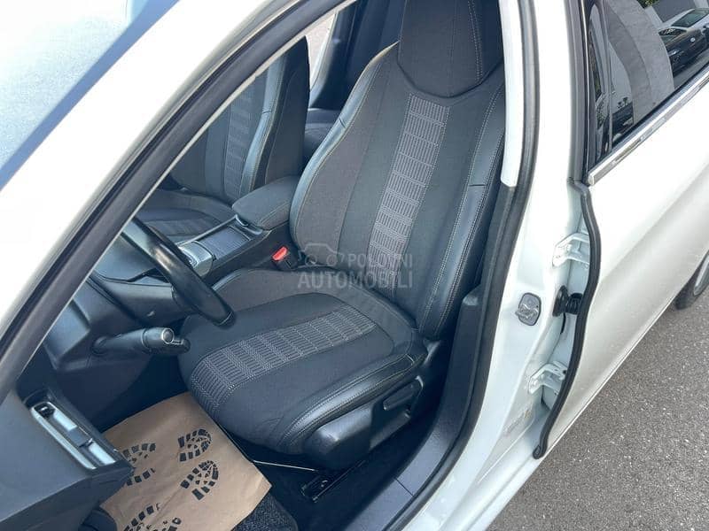 Peugeot 308 ALURE LED PERLA