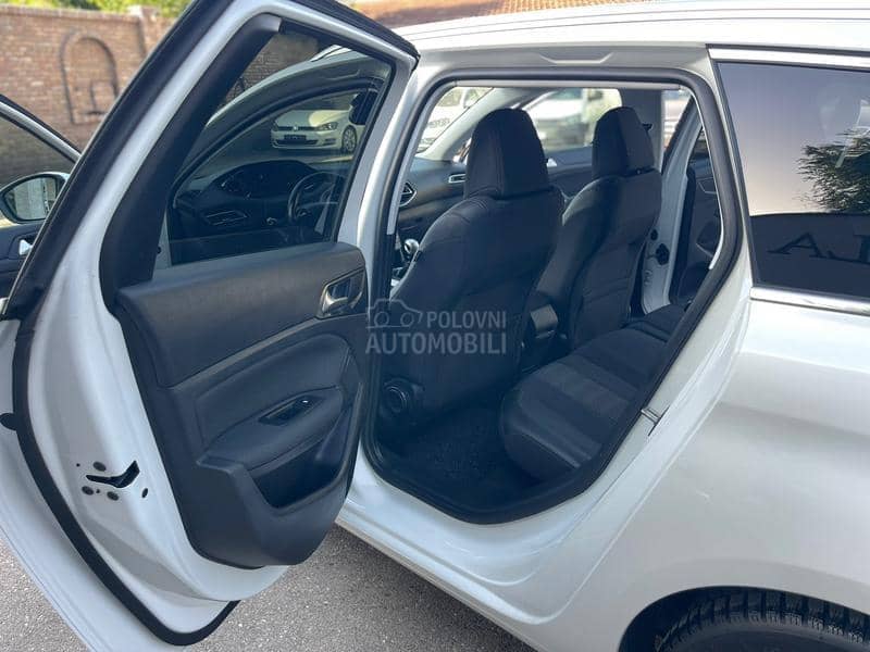 Peugeot 308 ALURE LED PERLA