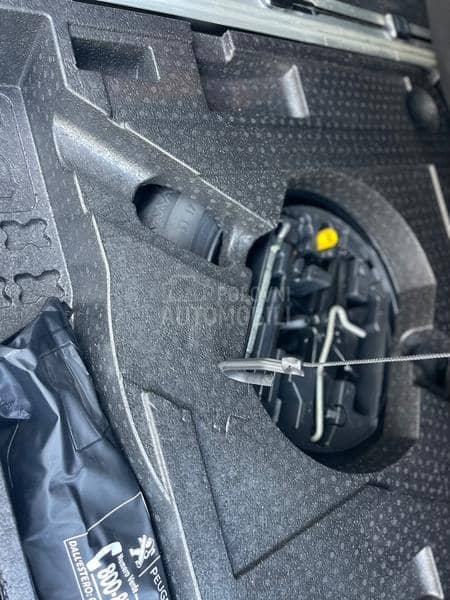 Peugeot 308 ALURE LED PERLA