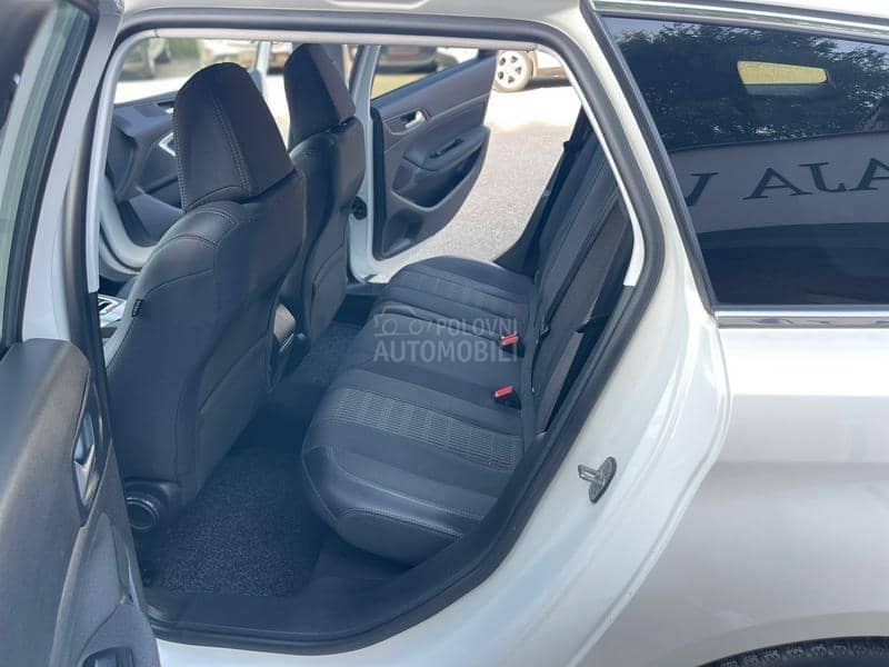 Peugeot 308 ALURE LED PERLA