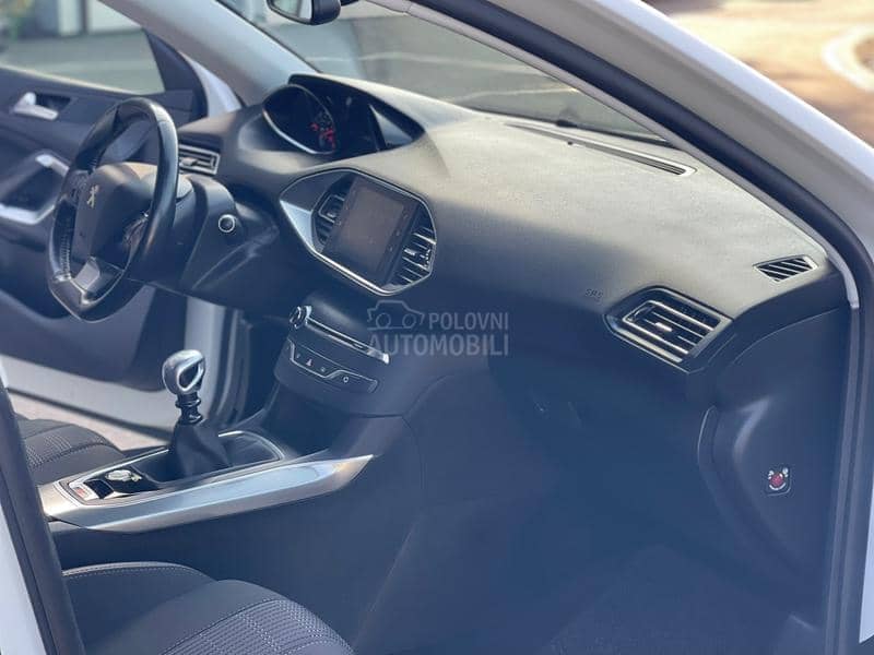 Peugeot 308 ALURE LED PERLA