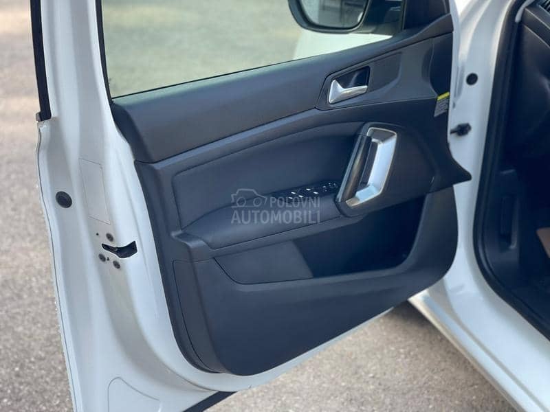 Peugeot 308 ALURE LED PERLA