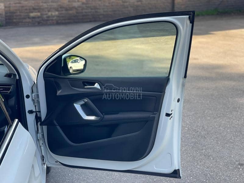 Peugeot 308 ALURE LED PERLA