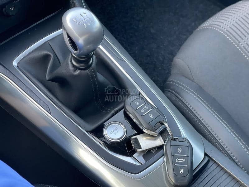 Peugeot 308 ALURE LED PERLA