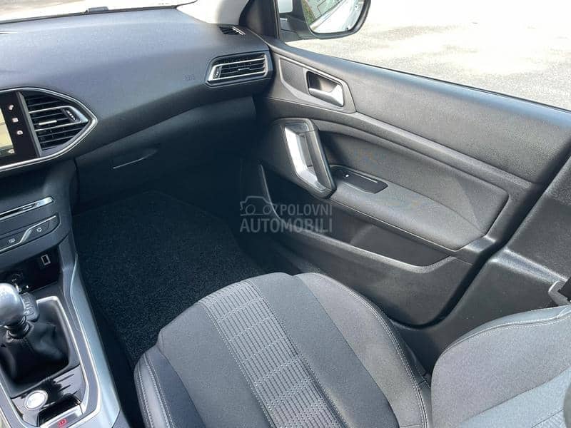 Peugeot 308 ALURE LED PERLA