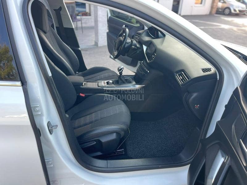 Peugeot 308 ALURE LED PERLA