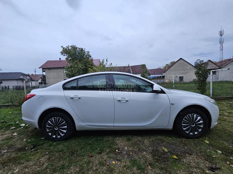 Opel Insignia 2.0cdt 2009. god. -  kompletan auto u delovima