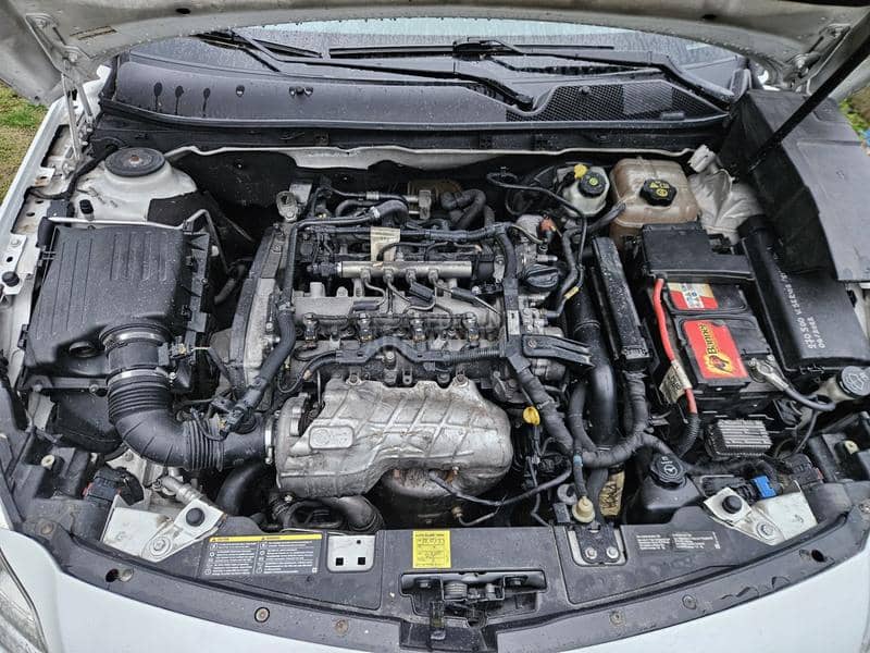 Opel Insignia 2.0cdt 2009. god. -  kompletan auto u delovima